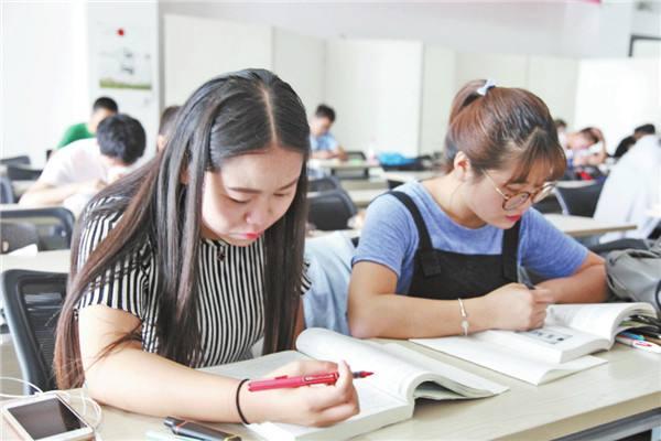 在蓝翔学厨清华女硕士回应争议