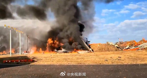 韩国载181人飞机降落时爆炸起火