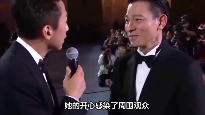 贾玲在刘德华演唱会跨年