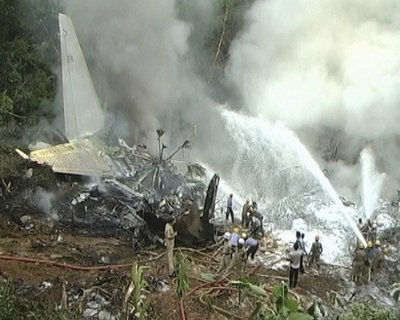 韩消防部门解释失事客机残骸起火