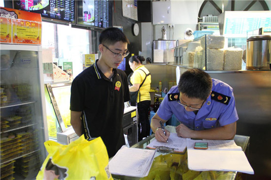 自称市监局人员去肥娟小吃店检查